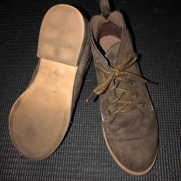 (SOLD) Brown suede shoes - Picture 2 of 2